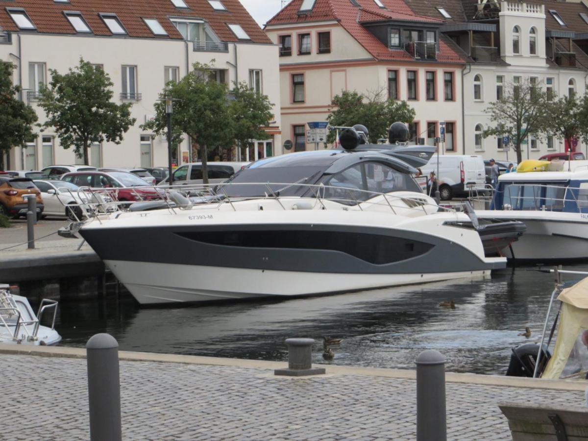 Ferienwohnungen "Marie" Mit Terrassen, Inclusive Park- Und Stellplaetze Am Haus, Mueritz-Strand Nur 700M, Altstadt 10Min, Ruhige Lage, Waren  Buitenkant foto