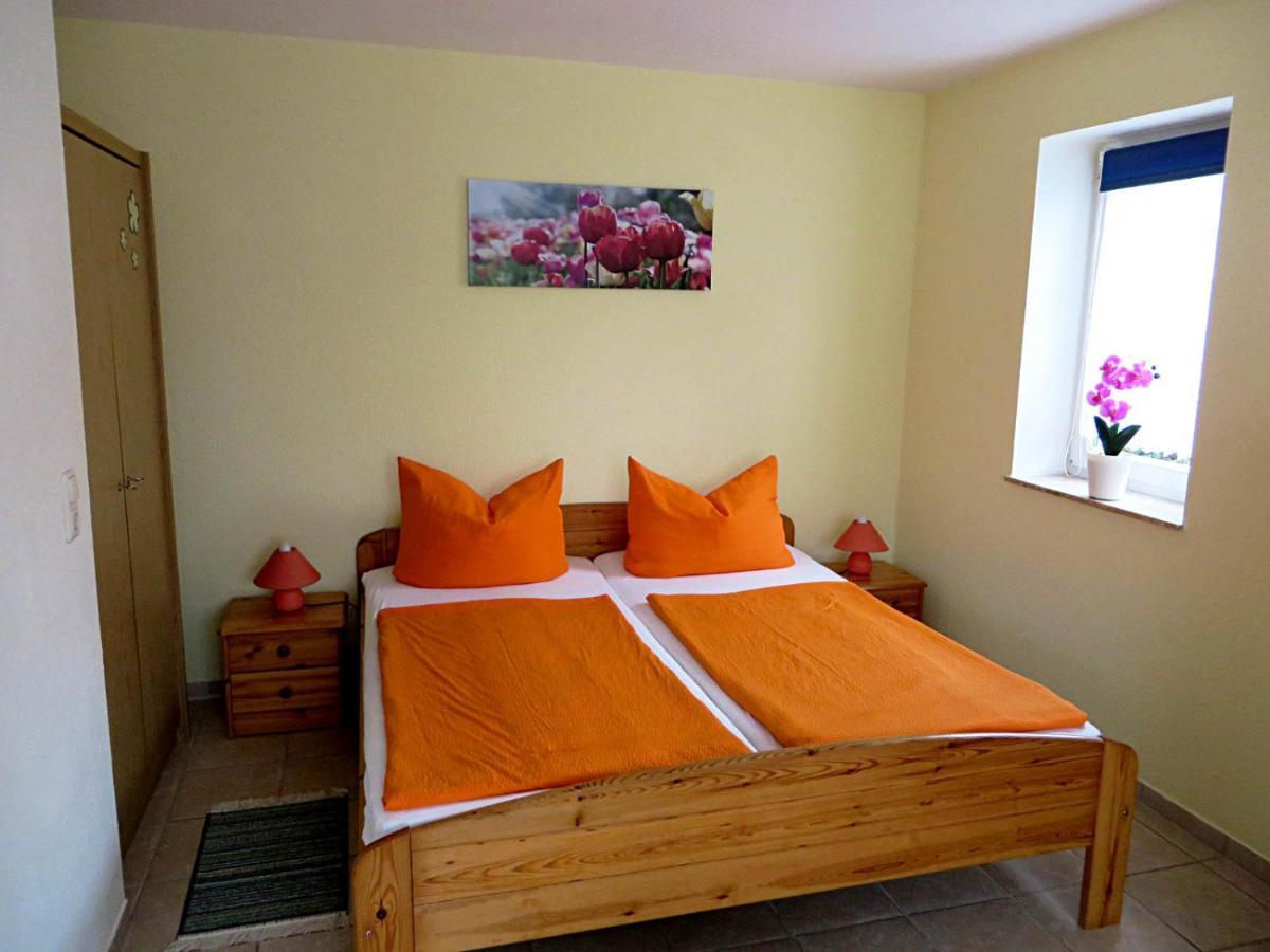 Ferienwohnungen "Marie" Mit Terrassen, Inclusive Park- Und Stellplaetze Am Haus, Mueritz-Strand Nur 700M, Altstadt 10Min, Ruhige Lage, Waren  Buitenkant foto
