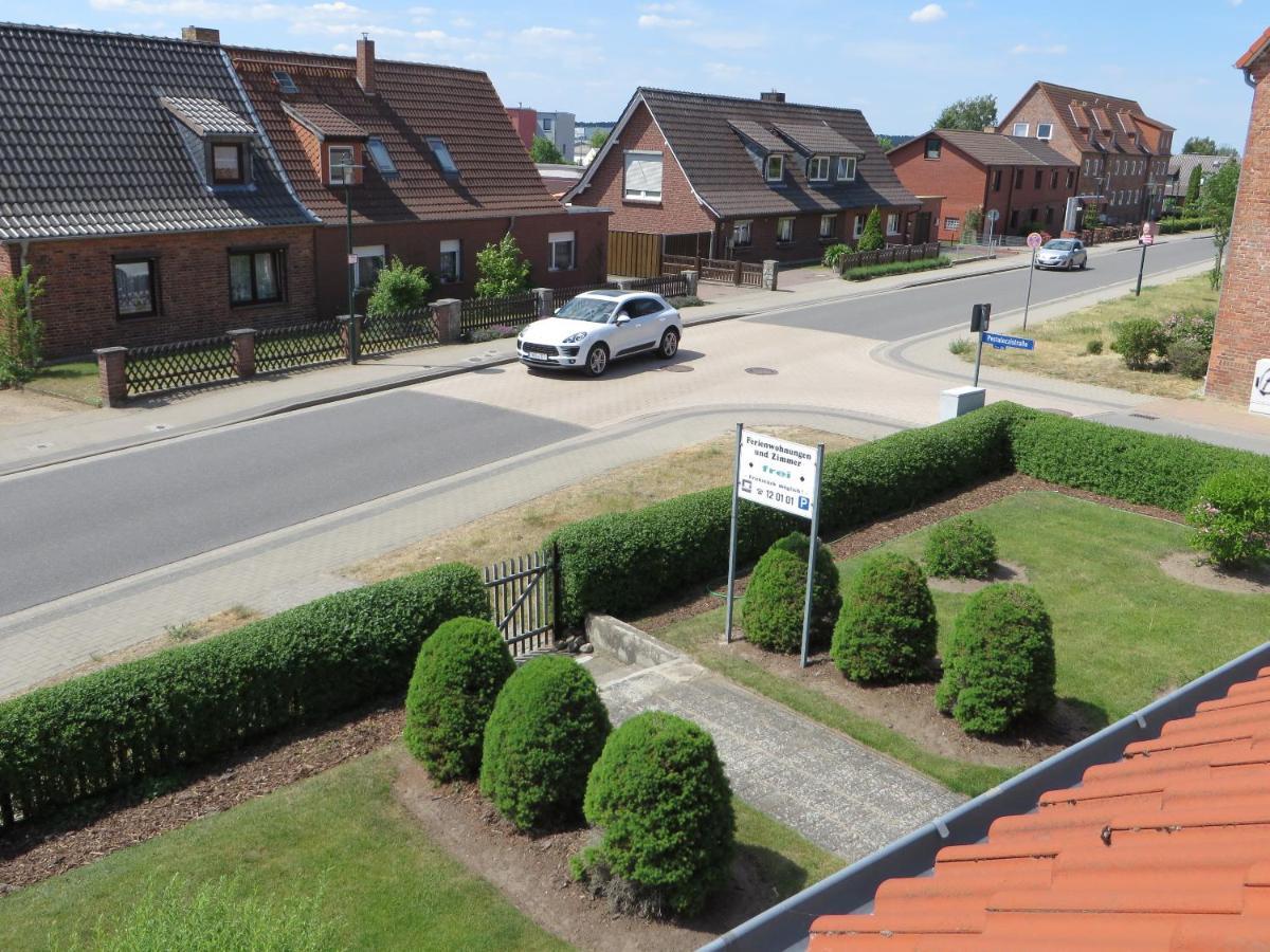 Ferienwohnungen "Marie" Mit Terrassen, Inclusive Park- Und Stellplaetze Am Haus, Mueritz-Strand Nur 700M, Altstadt 10Min, Ruhige Lage, Waren  Buitenkant foto